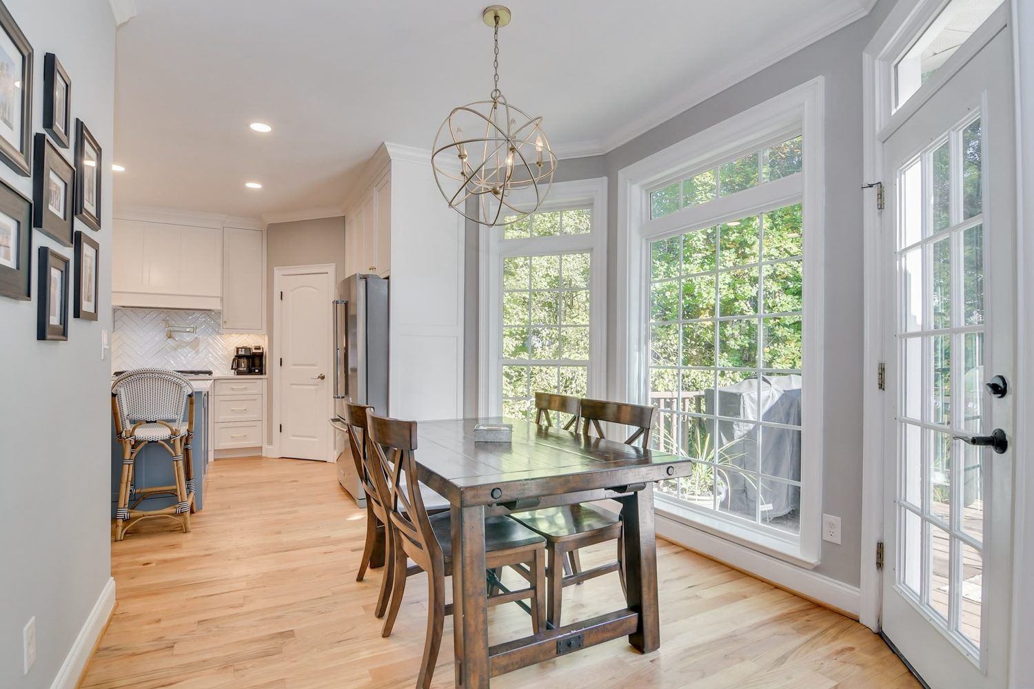 Breakfast nook with bay windows next to the kitchen