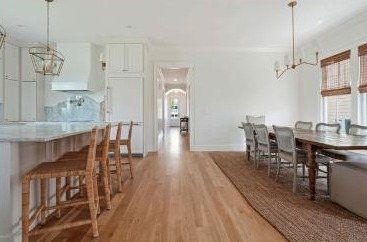 Kitchen and breakfast bar
